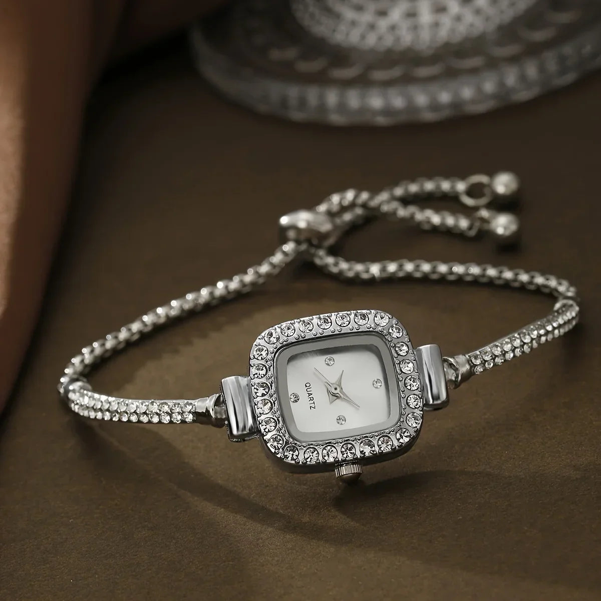 Blissful Eclat Luxury Analog Wristwatch for Men and Women