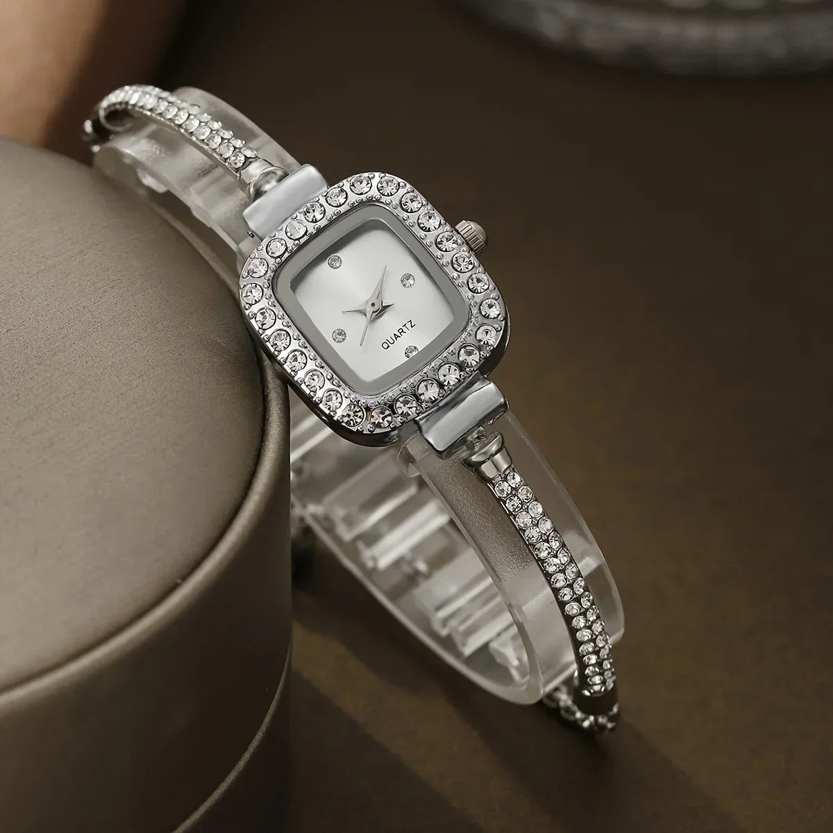 Blissful Eclat Luxury Analog Wristwatch for Men and Women