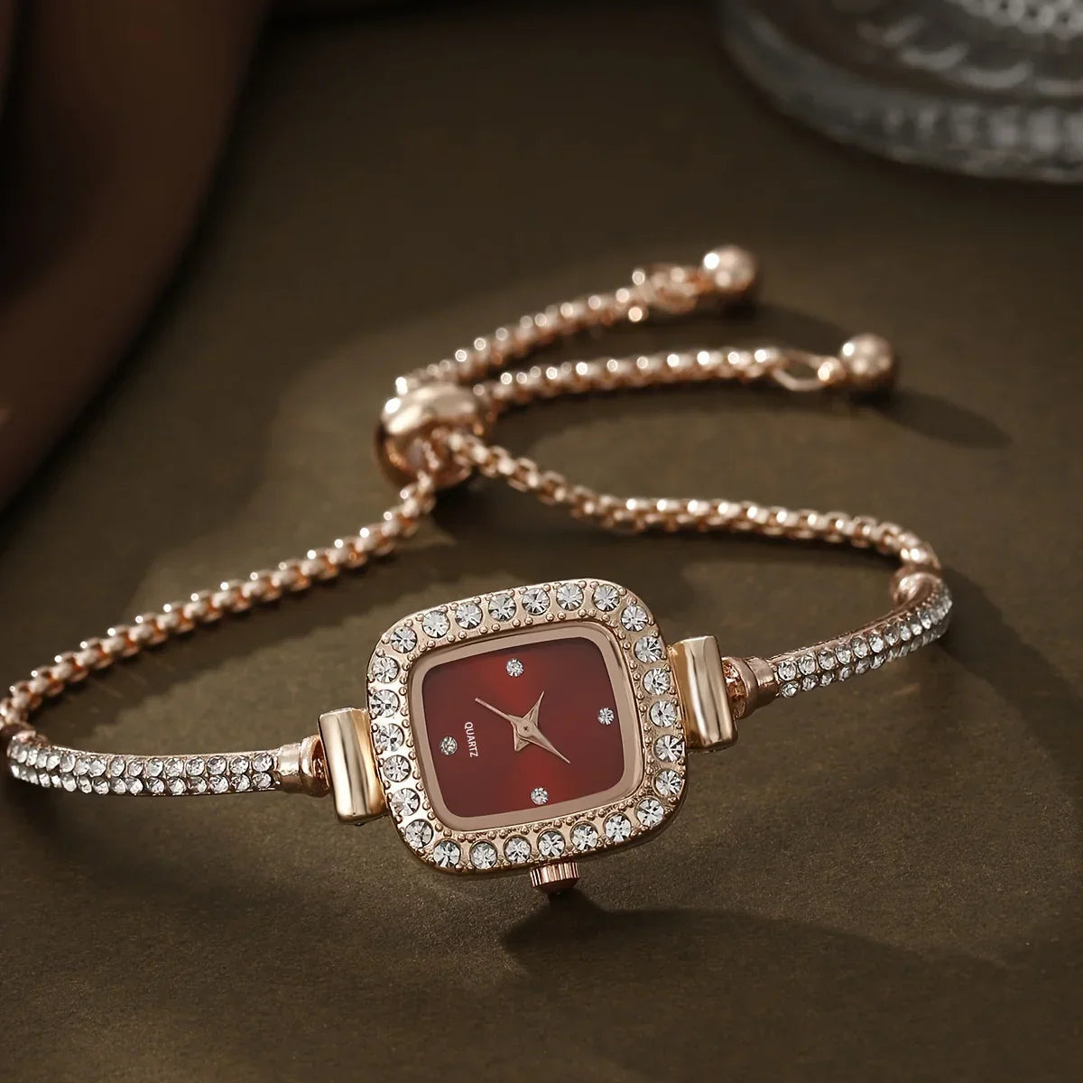 Blissful Eclat Luxury Analog Wristwatch for Men and Women