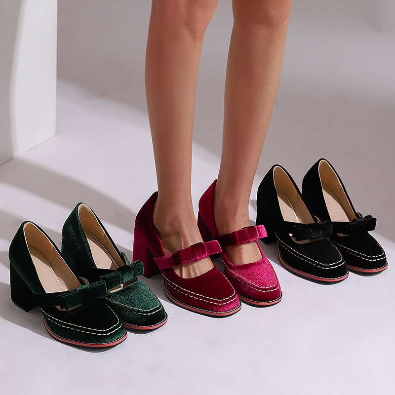 Cordelia Women's Velvet Pointed Toe Pump