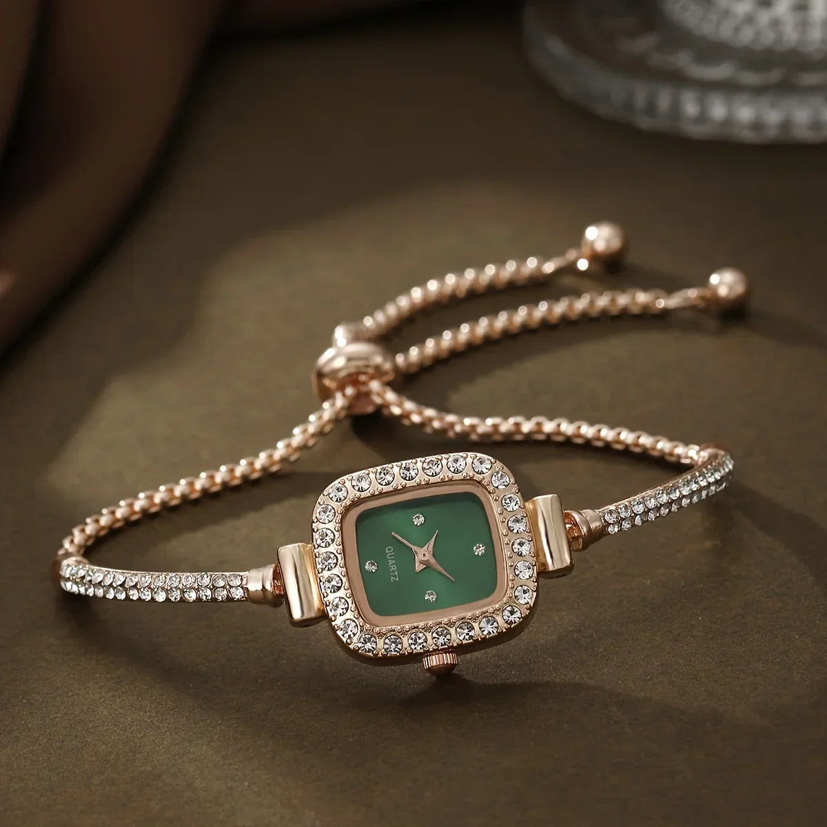 Blissful Eclat Luxury Analog Wristwatch for Men and Women